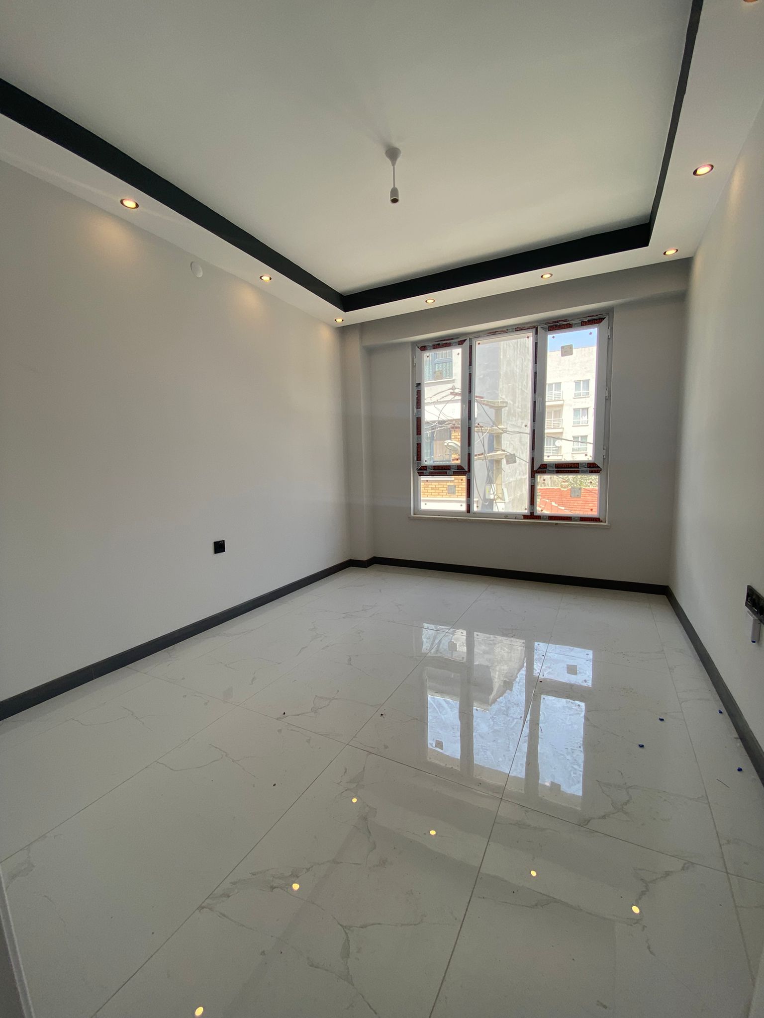 ESENTEPE MH. EĞİTİMCİLER DİBİNDE 2+0 FIRSAT SIFIR DAİRE